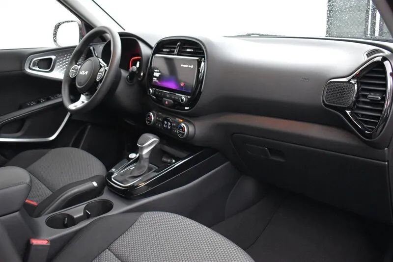 Used 2023 Kia Soul S FWD image 11