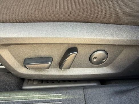 Used 2024 Nissan Rogue SV image 30