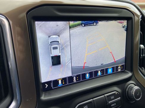 Used 2021 Chevrolet Silverado 1500 High Country w/ Technology Package image 18