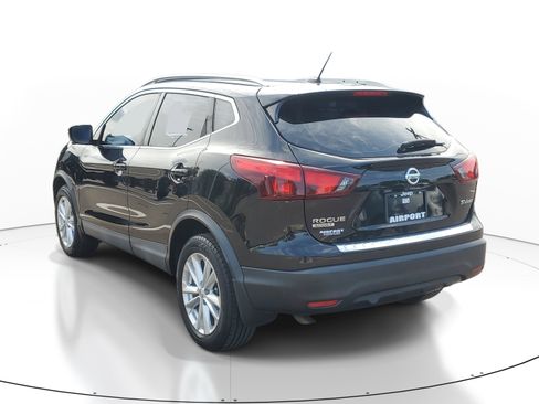 Used 2017 Nissan Rogue Sport SV w/ SV Premium Package AWD/4WD image 4