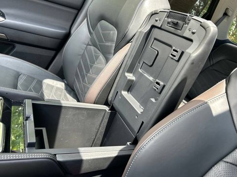Used 2025 Nissan Pathfinder Platinum FWD image 38