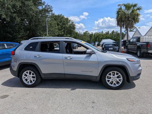 Used 2014 Jeep Cherokee Latitude w/ Comfort/Convenience Group FWD image 3