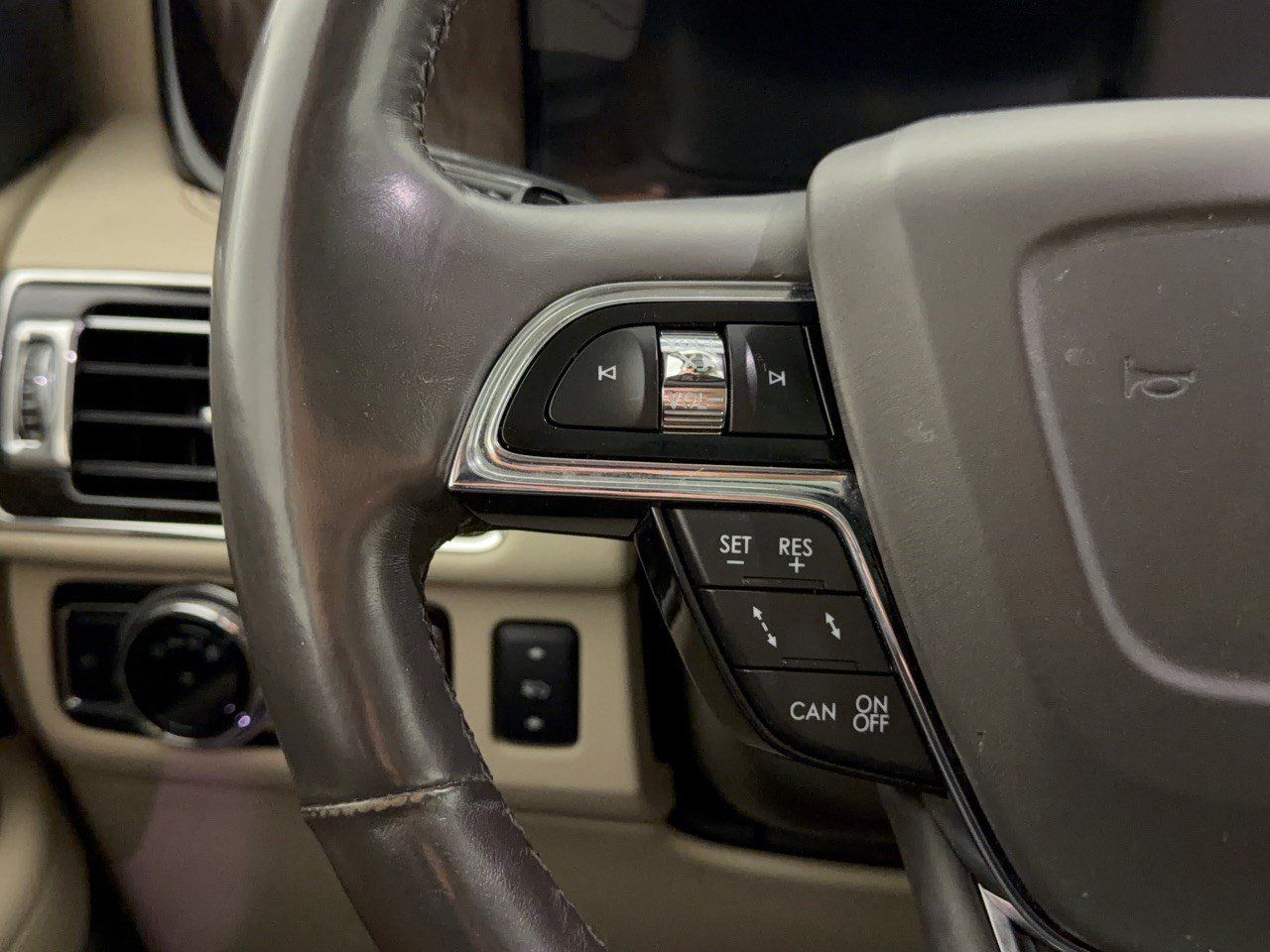 Used 2018 Lincoln Navigator Reserve w/ Technology Package AWD/4WD image 18