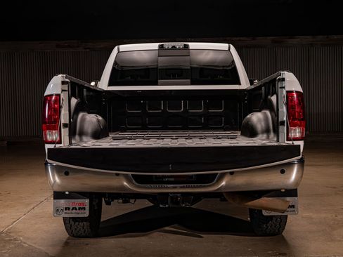 Used 2014 RAM 2500 SLT w/ Luxury Group RWD image 8
