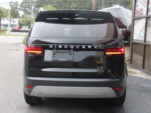 Certified 2025 Land Rover Discovery S image 7