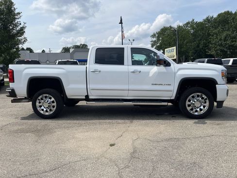 Used 2019 GMC Sierra 2500 Denali w/ Duramax Plus Package AWD/4WD image 5