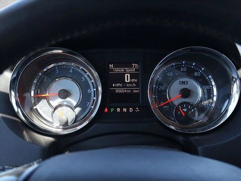 Used 2014 Chrysler Town & Country Touring-L FWD image 10