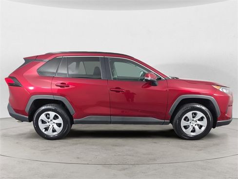 Used 2020 Toyota RAV4 LE image 6