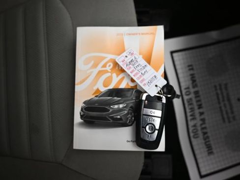 Used 2018 Ford Fusion SE FWD image 9