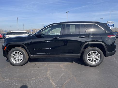 Used 2025 Jeep Grand Cherokee Laredo X image 2