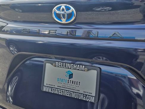 Used 2024 Toyota Sienna XSE FWD image 14