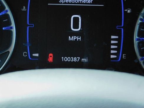 Certified 2020 Chrysler Voyager Lxi FWD image 5