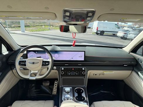 Used 2025 Genesis GV80 3.5T e-SC image 12