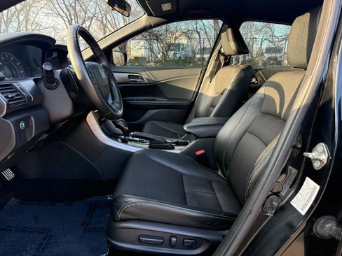 Used 2017 Honda Accord Sport image 9