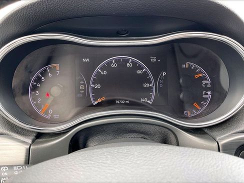 Used 2021 Jeep Grand Cherokee Laredo X AWD/4WD image 24