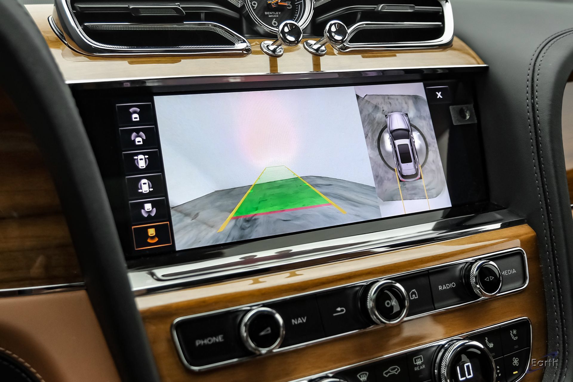 Used 2023 Bentley Bentayga Extended Wheelbase AWD/4WD image 73