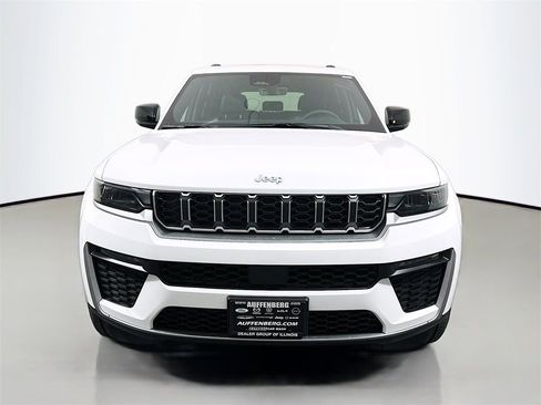 New 2026 Jeep Grand Cherokee Limited image 2