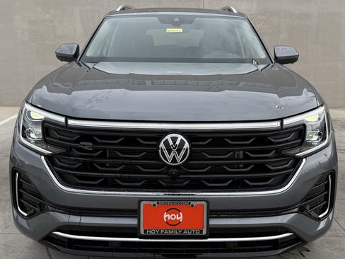 Used 2025 Volkswagen Atlas SEL Premium R-Line image 2