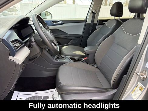 Used 2023 Volkswagen Taos SE w/ Panoramic Sunroof Package FWD image 11