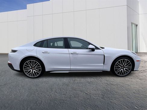 Used 2025 Porsche Panamera image 8