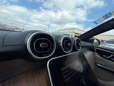 Used 2024 Mercedes-Benz GLC 300 4MATIC image 22