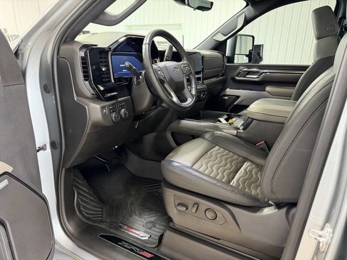 Used 2024 Chevrolet Silverado 2500 ZR2 w/ Technology Package image 51