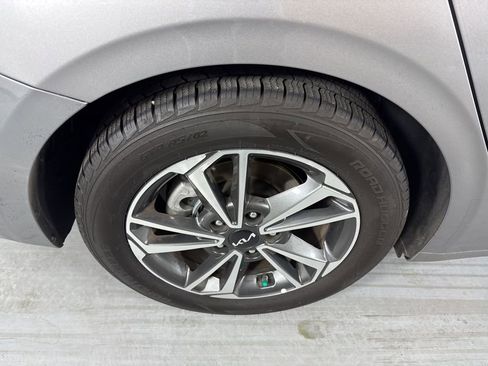 Used 2023 Kia Forte LXS w/ LXS Technology Package FWD image 10