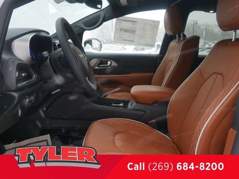 New 2026 Chrysler Pacifica Pinnacle w/ Trailer Tow Group image 39