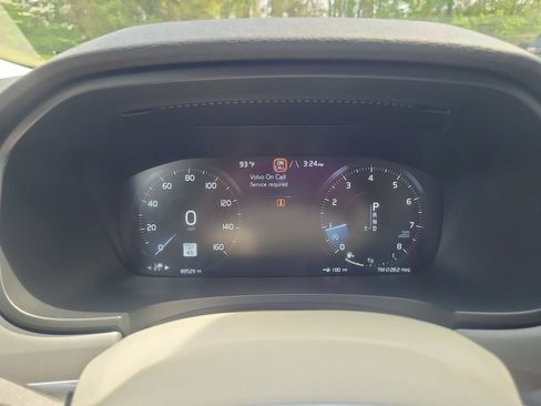 Used 2017 Volvo S90 T6 Momentum w/ Vision Package image 29