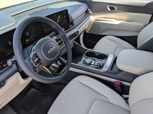 Certified 2026 Kia Carnival EX FWD image 18