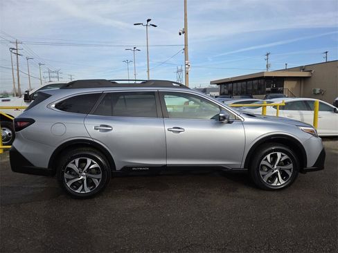 Used 2022 Subaru Outback Limited image 16