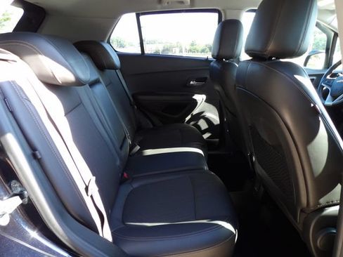 Used 2021 Chevrolet Trax LT w/ Driver Confidence Package FWD image 11