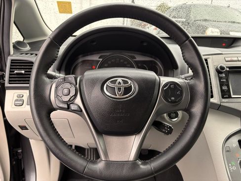 Used 2013 Toyota Venza XLE image 4