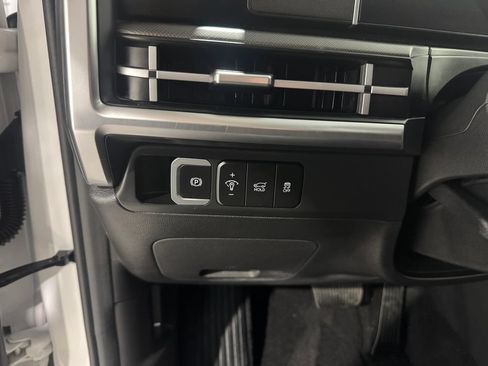 Used 2025 Hyundai Santa Fe SEL FWD image 33