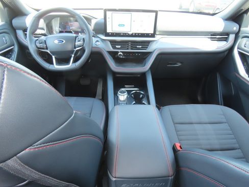 Certified 2025 Ford Explorer ST-Line AWD/4WD image 25