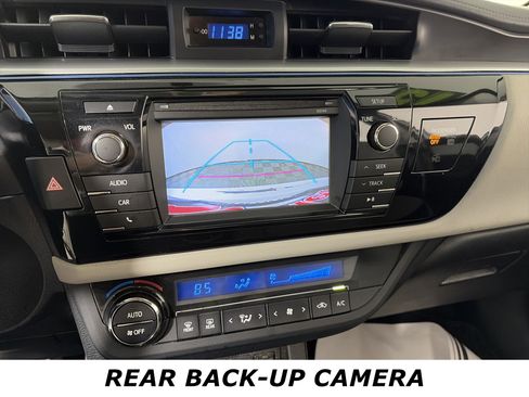 Used 2015 Toyota Corolla LE image 5