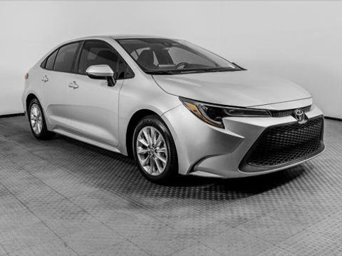 Used 2022 Toyota Corolla LE w/ LE Convenience Package FWD image 9