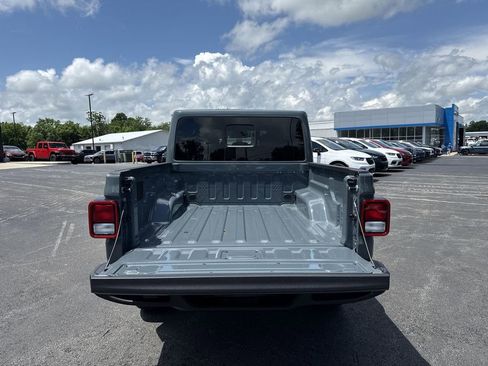 New 2026 Jeep Gladiator Sport AWD/4WD image 17