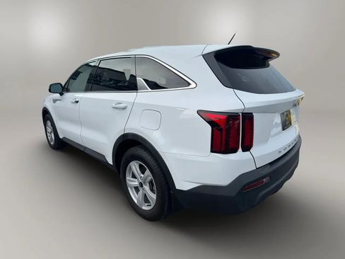 Used 2022 Kia Sorento LX FWD image 7