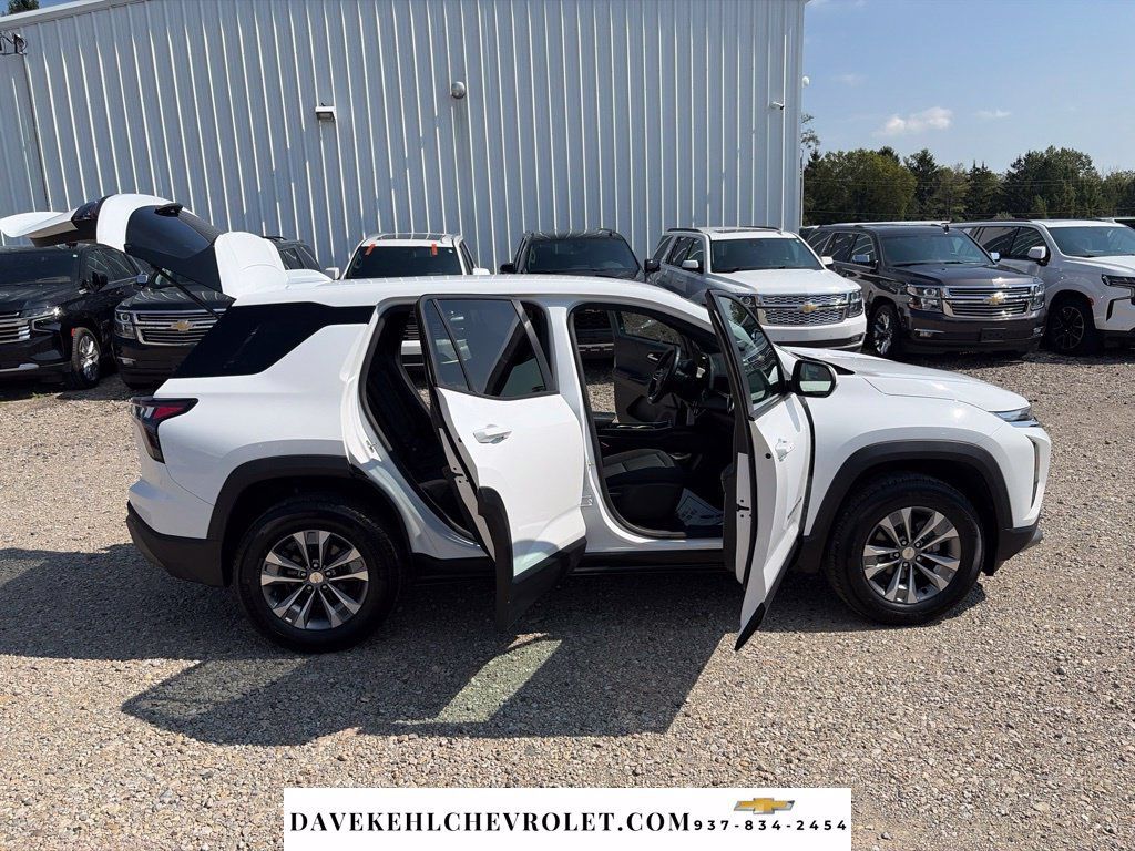 Used 2025 Chevrolet Equinox LT AWD/4WD image 29