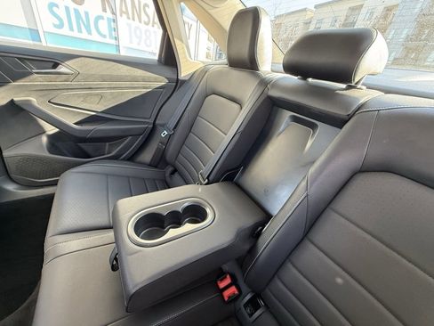Used 2024 Volkswagen Jetta SE image 29