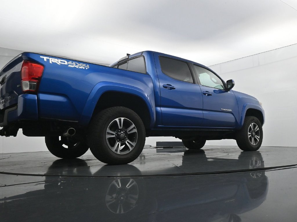 Used 2016 Toyota Tacoma TRD Sport w/ Towing Package AWD/4WD image 23