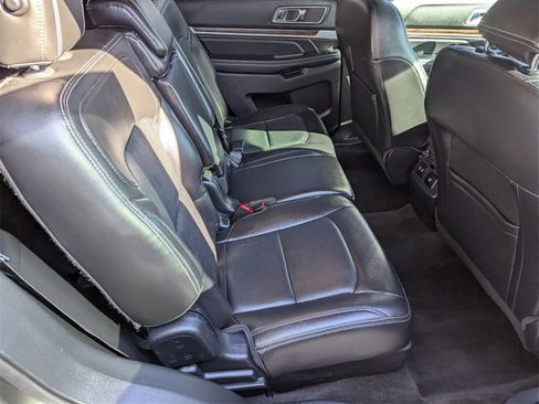Used 2018 Ford Explorer Limited image 32