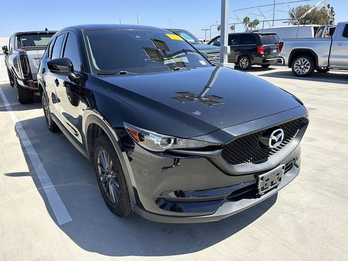 Used 2017 MAZDA CX-5 Touring FWD image 3