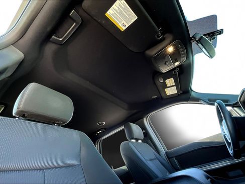 Used 2019 Ford Expedition XLT image 27