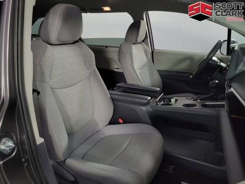 Used 2021 Toyota Sienna LE FWD image 14
