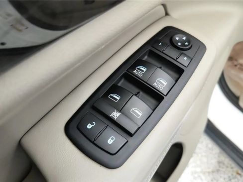 Used 2013 Jeep Grand Cherokee Laredo AWD/4WD image 31