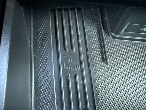 Used 2025 Volkswagen Atlas Cross Sport SE image 44