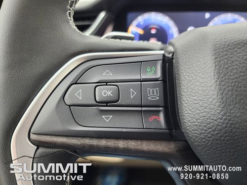 New 2025 Jeep Grand Cherokee Limited w/ Black Appearance Package image 17