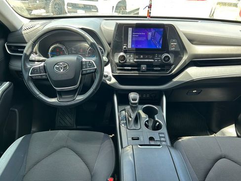 Used 2023 Toyota Highlander LE FWD image 18